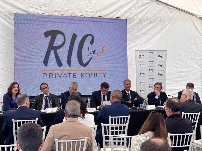 Expertos en la RIC abordan la “inversión colectiva” en hoteles